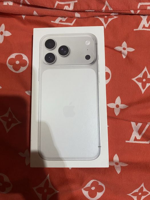 iPhone 17 Pro Max 256GB Сильвер Новый Срочно ёмкаст 100%