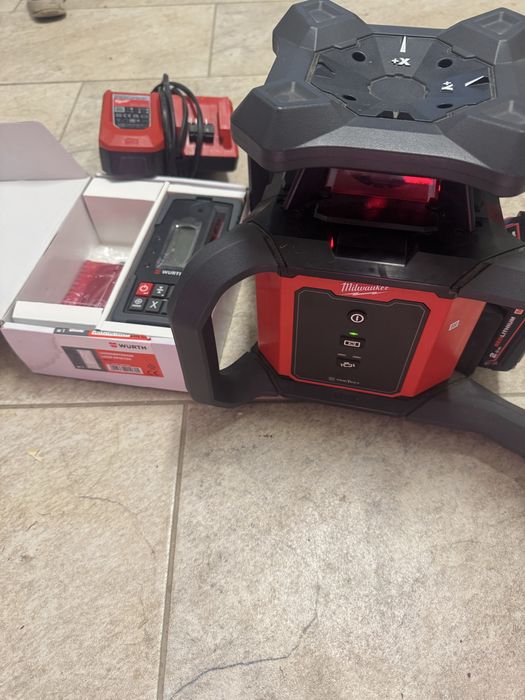 Vand laser nivela milwaukee