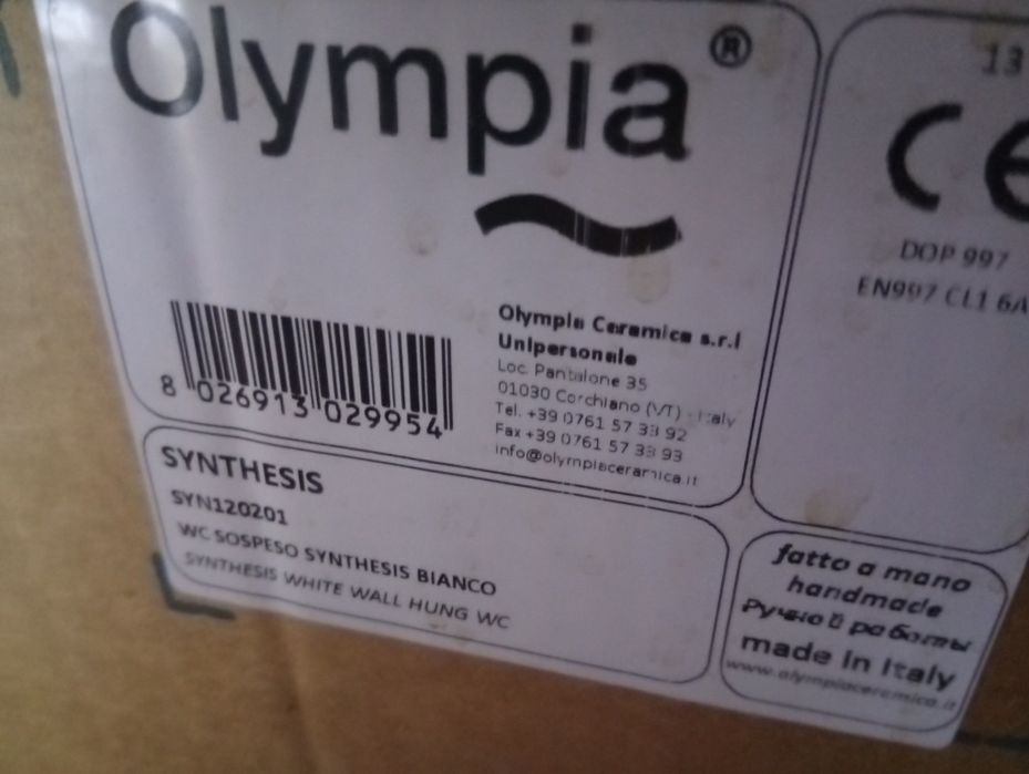 Bideu și wc atașate pe perete