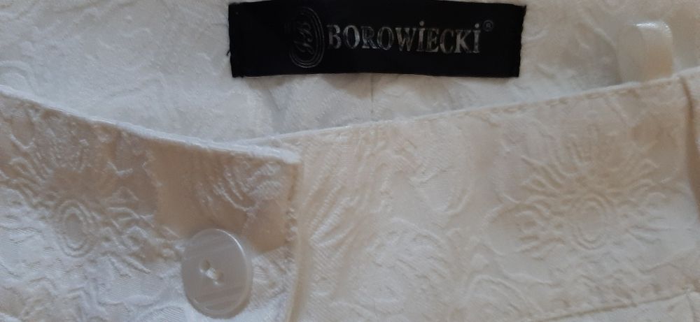 Pantaloni  marimea 40 de culoare alba  eleganti