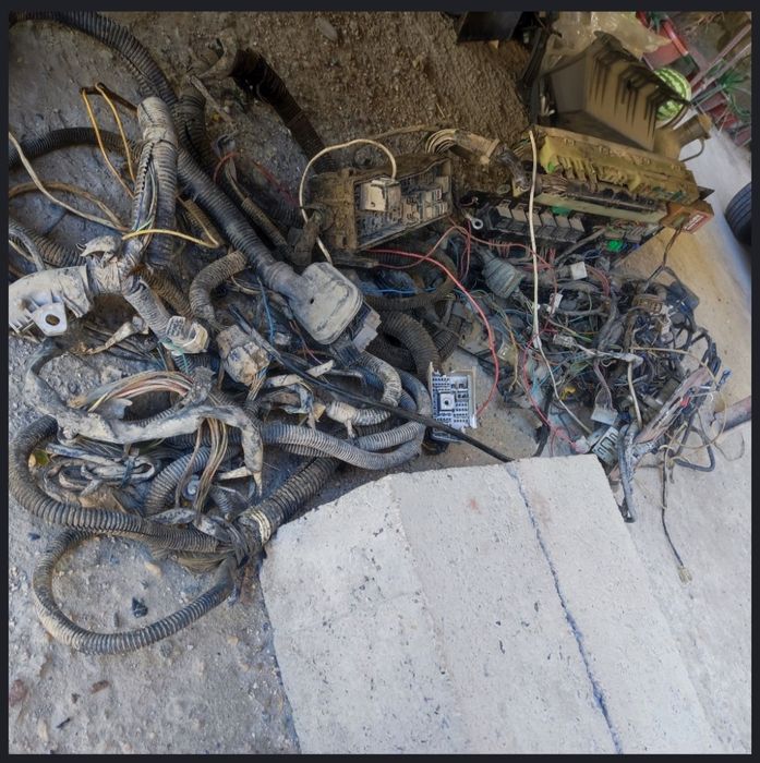 Афтобус запчастлари бор