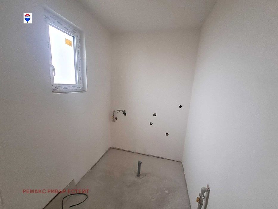 Продава се Къща в с. Басарбово, Област Русе - 161 кв.м за 1118 €/кв.м - Снимка #13