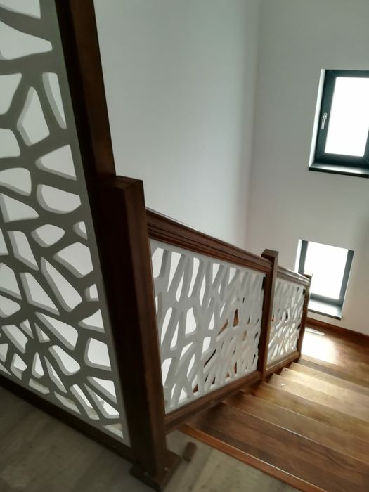 Balustrada stejar,Treapta, plinta, stejar,frasin,salcâm,parchet