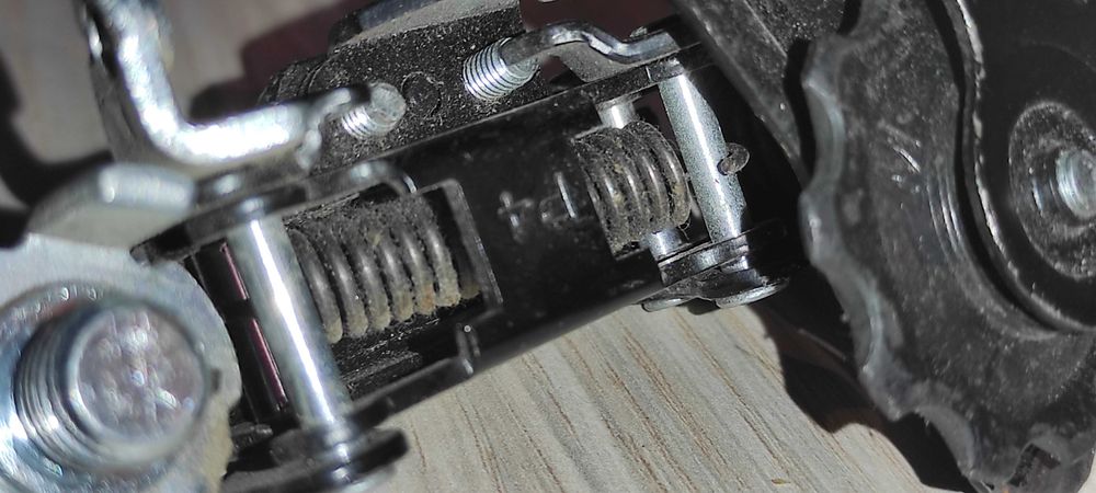 schimbator pt. pinioane bicicleta SUNRACE M2T pt. 6-7 pinioane patina mica pret 40 ron ( lipsa un surub pt. reglaj ( unde intra