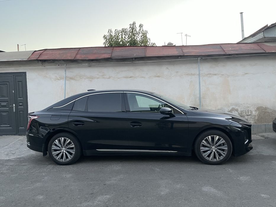 Hongqi eqm5 2024 yil