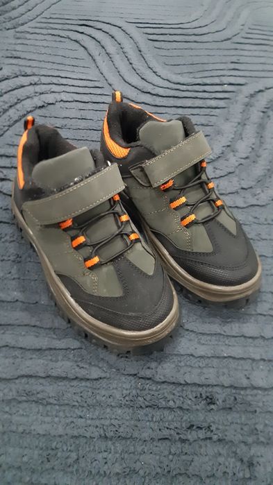 Продам кроссовочки на мальчиков