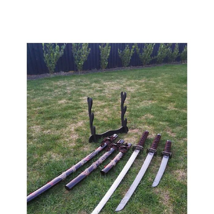 Катана Червен Дракон Комплект Заострени Дървени Кании Тройна поставка