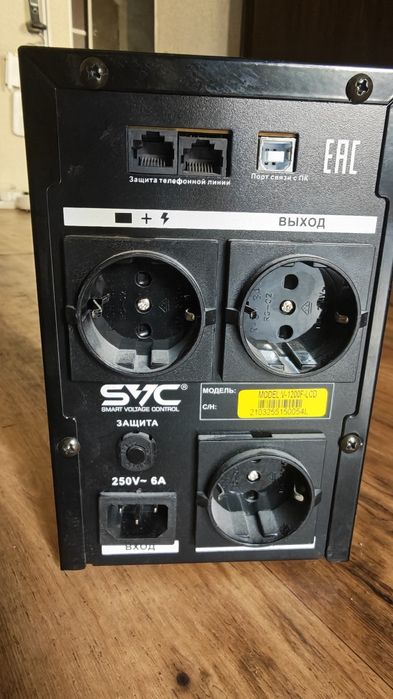 Ups SVC V1200F-LCD