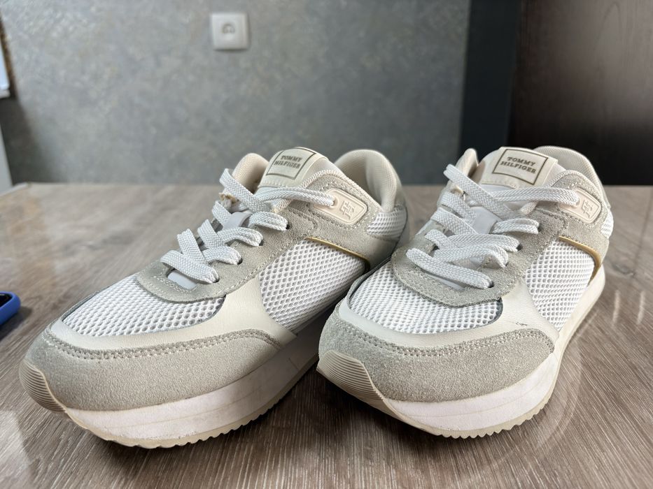 Продам кроссовки Tommy Hilfiger