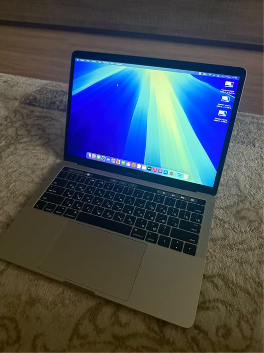 MacBook Pro 2016 ( 4 thunderbolt) , 8/256