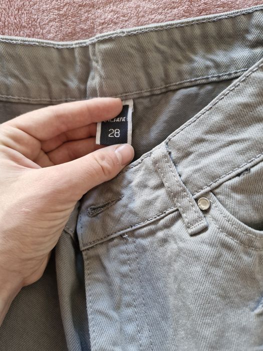 Сиви къси дънки.