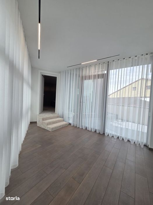 Vilă cu arhitectură futuristă și design avangardist la Cheie