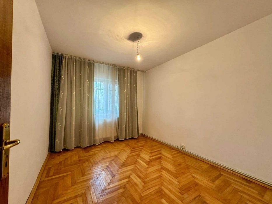 Apartament 3 camere decomandat de vânzare ROMAN
