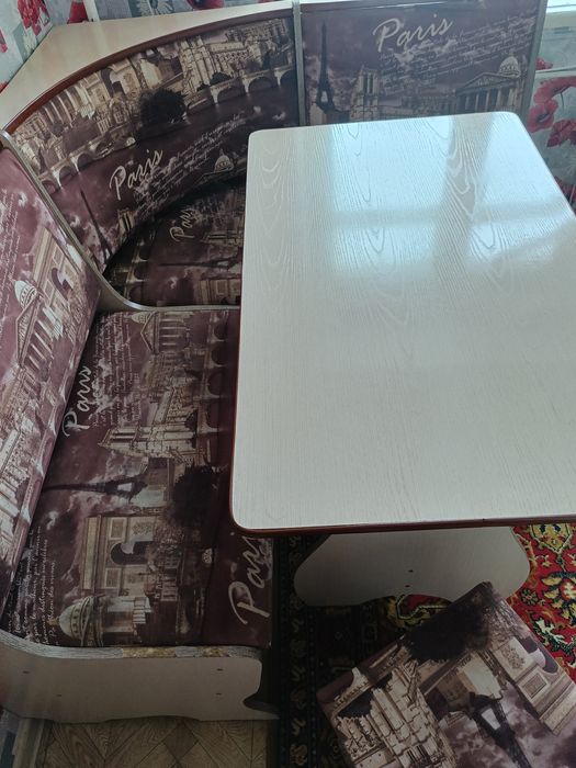 Срочно продам кухонный уголок.