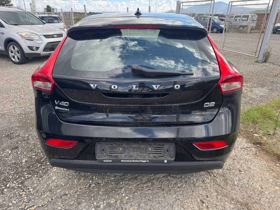 Volvo v 40 2.0  2017 г на части