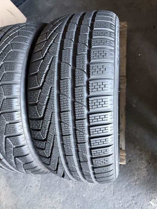 4 anvelope iarna ca NOI 235/40/19 , Pirelli , 8 mm !