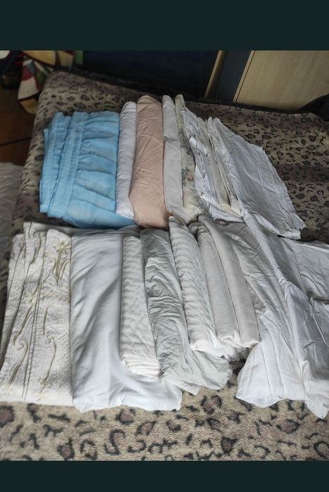Invelitorie de pat, fețe de pat, cearșafuri și diferite huse de plapume.