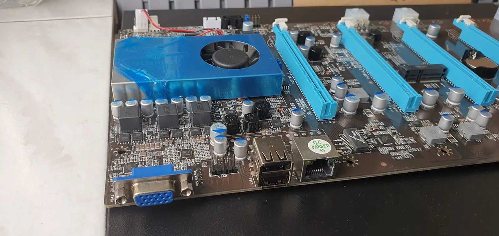 Чисто нова Octominer B8PLUS дънна платка за 8 GPU - 12 месеца гаранция, 8 бр.