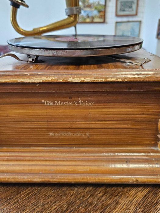 Ретро грамофон Master’s Voice