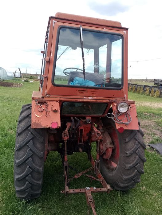Трактор Т25А с прикачен инвентар