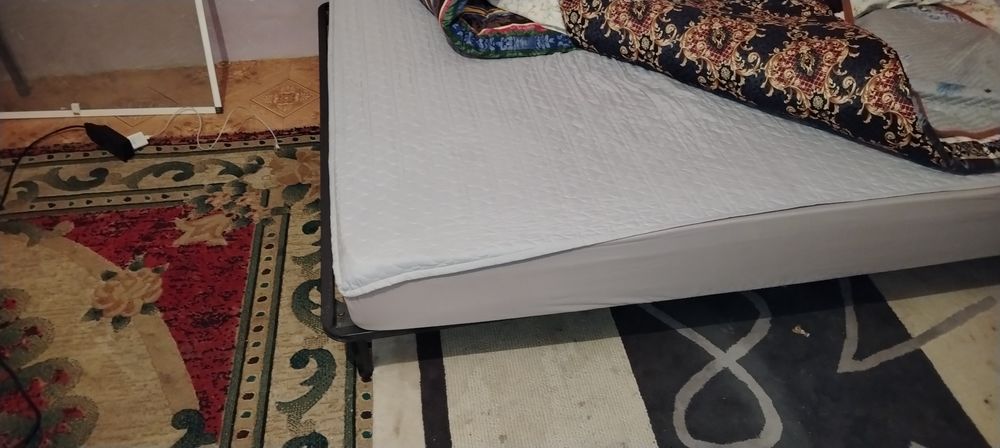 Продам кровать с матрасом