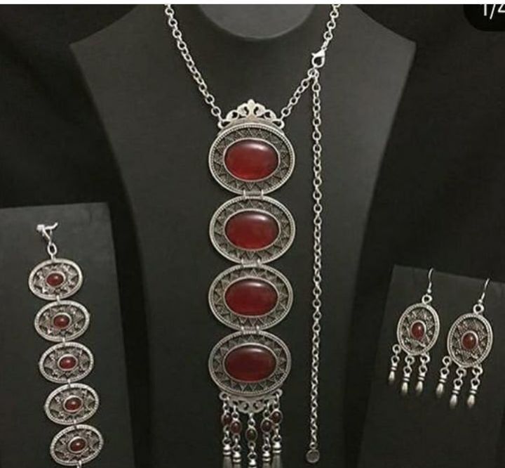 Комплекты в национальном стиле