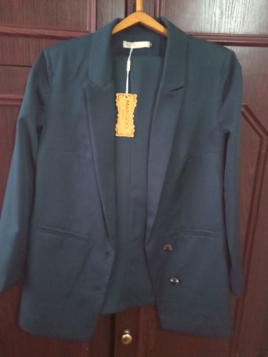 Продам  женские костюм