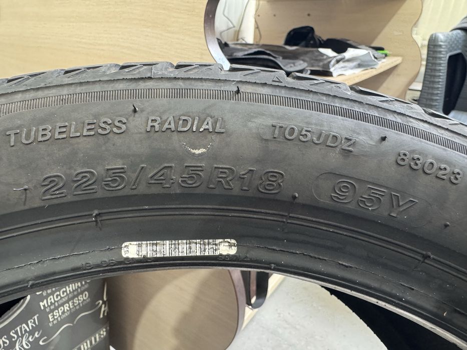 Автомобилни гуми 225 45 18 / 255 40 18 Bridgestone