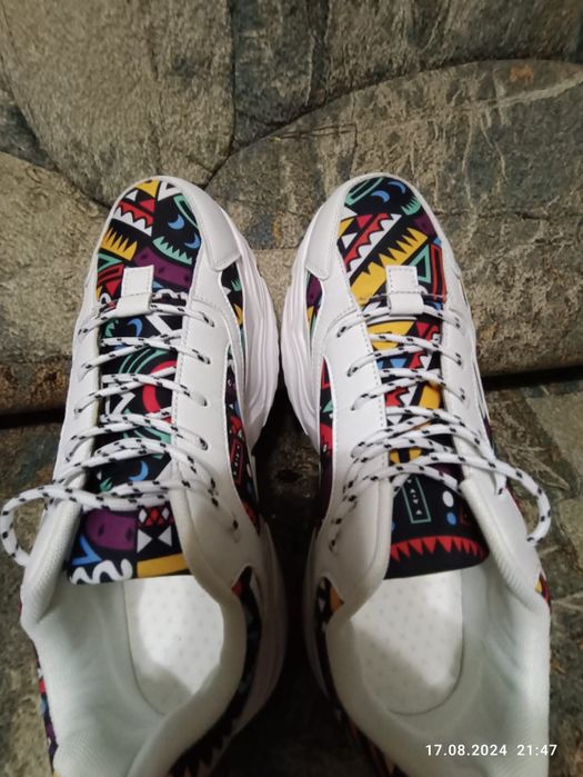 Продам унисекс кросовки