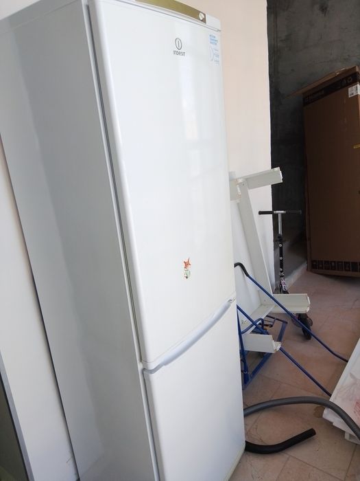 Холодильник б/у.