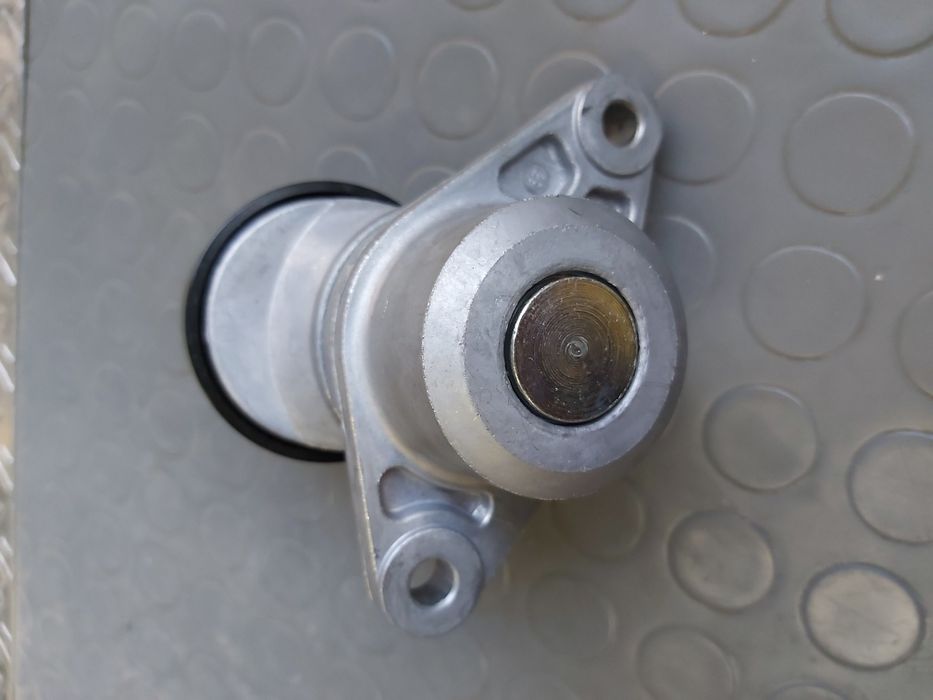 Ролка обтегач аксесоарен ремък Дачия/Рено