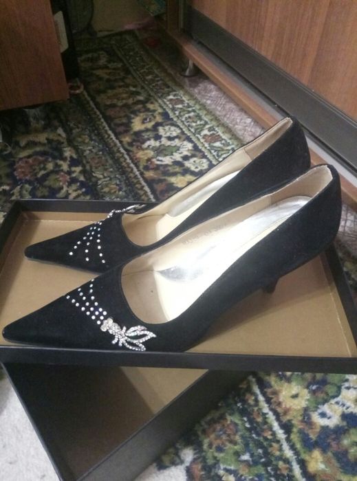 Продам женские туфли