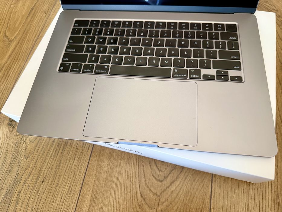 MacBook Air 15-inch M3-chip 16GB (RAM) 512GB (SSD)