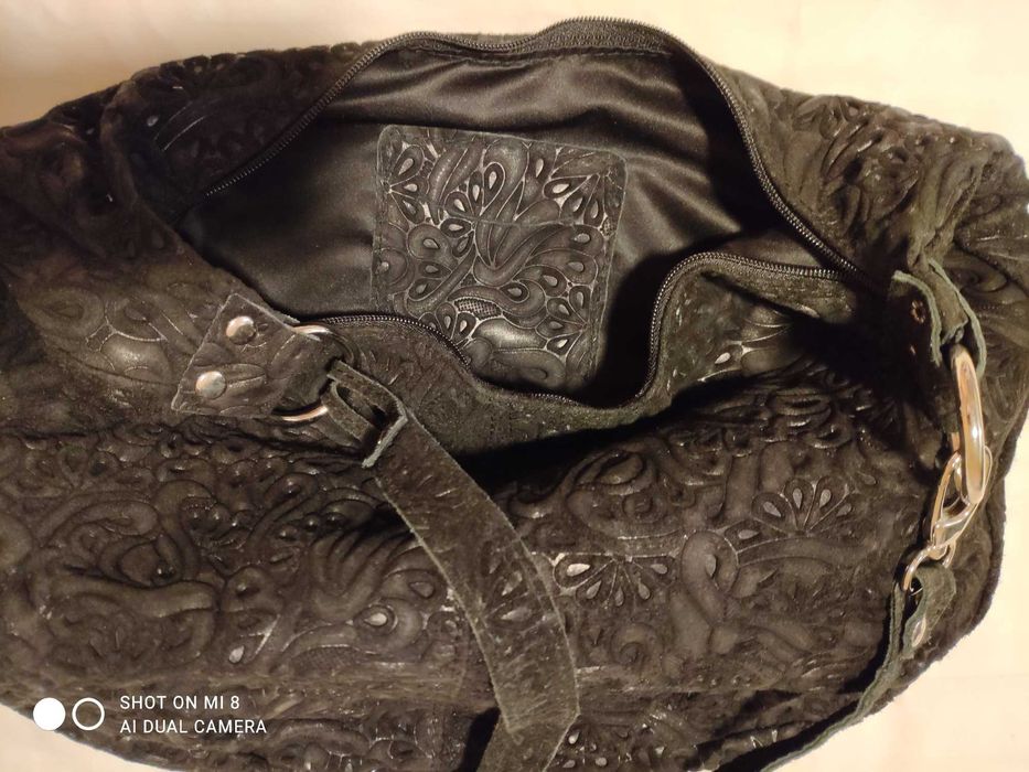 Черна дамска чанта от велур, голяма