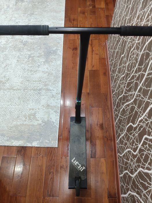 Продам трюковой самокат LIMIT