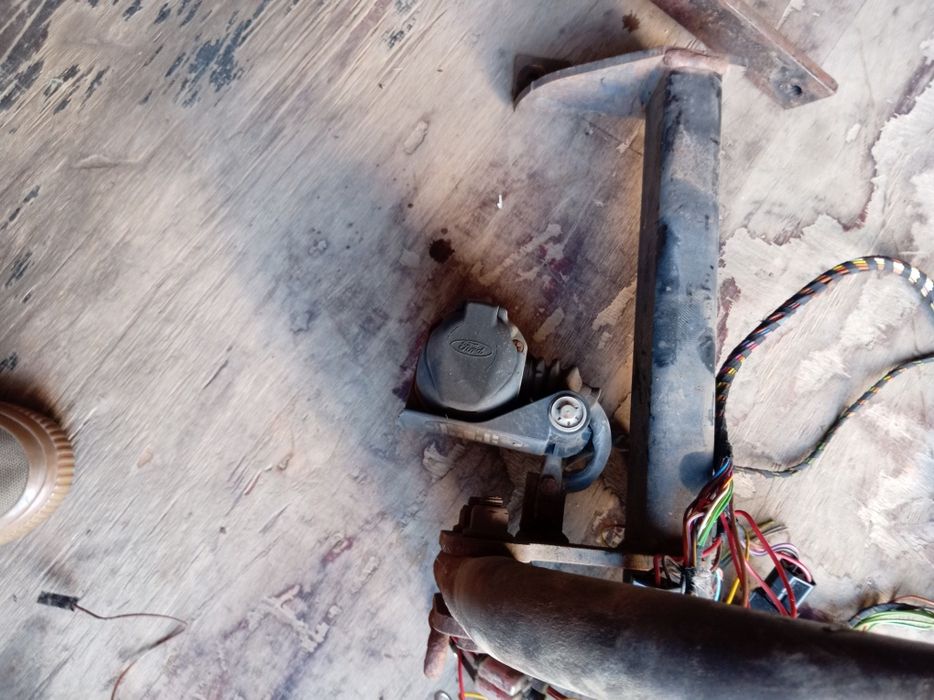 Vând cârlig  remorcare  diverse masini