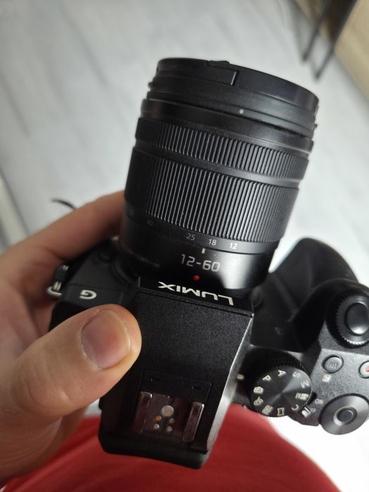 Panasonic Lumix DMC G7 cu obiectiv si  accesorii