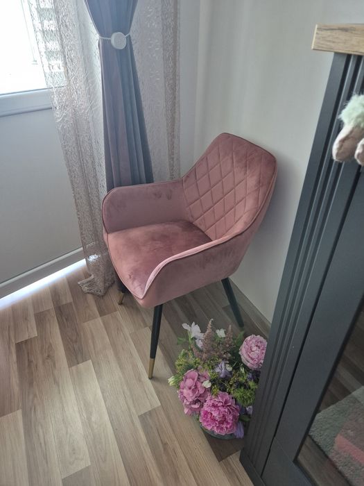 Scaun modern roz pudrat!
