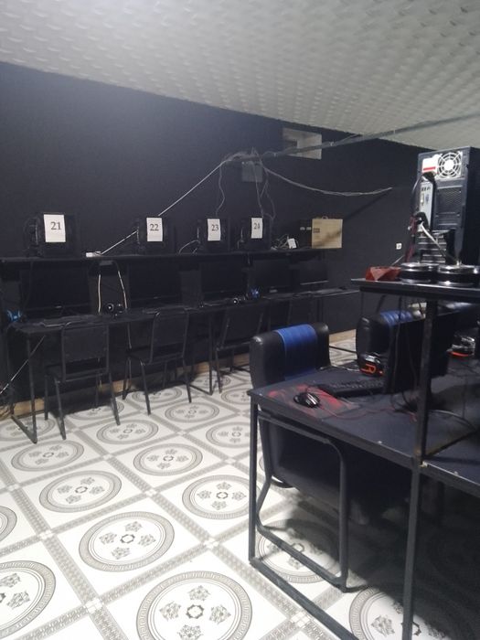 В Алмалыке Продается компьютерный клуб на 25 компьютеров.терный клуб