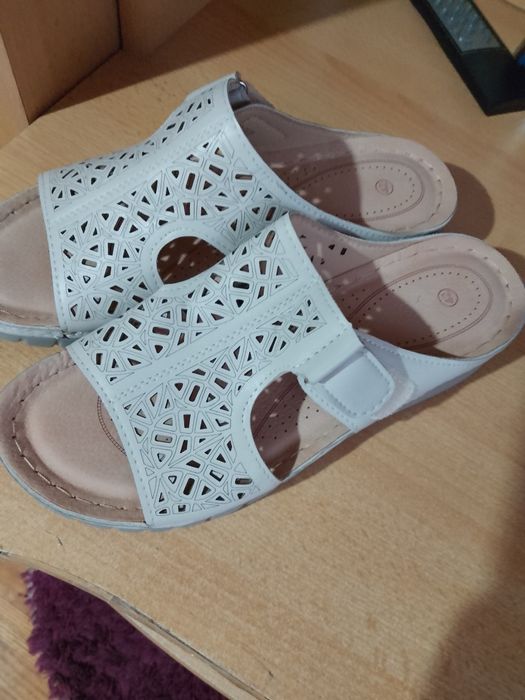 Нови бежови чехли 42 номер