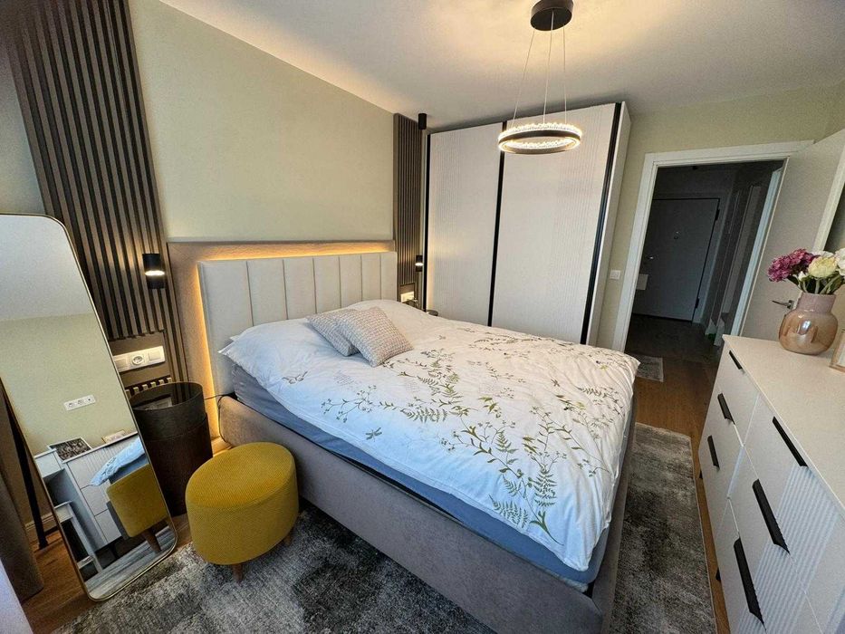 Apartament premium 3 camere, situat la doar 5 minute de mers pe jos de Coresi Shopping Resort.