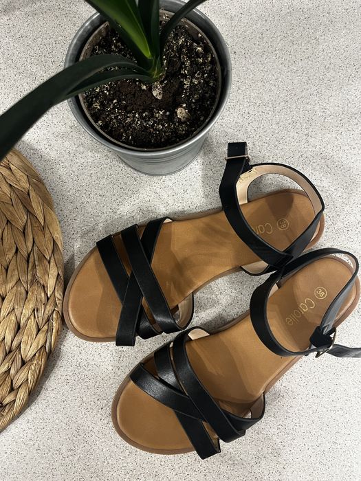 Дамски черни сандали