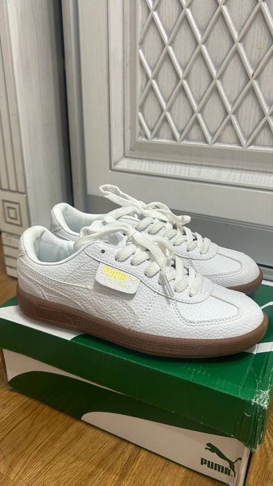 Спортивные кроссовки