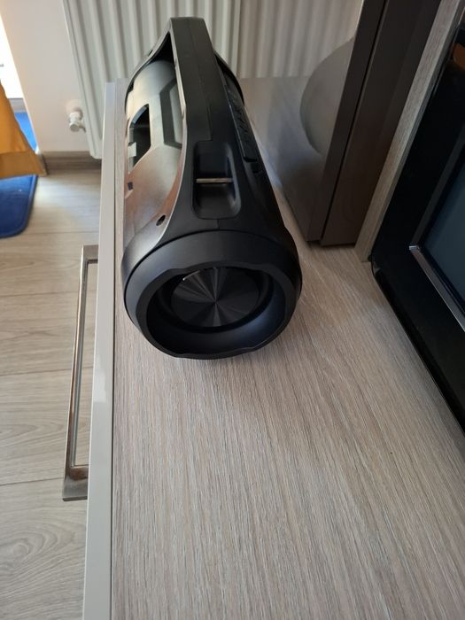 Boxa AKAI in stare foarte buna ca noua.