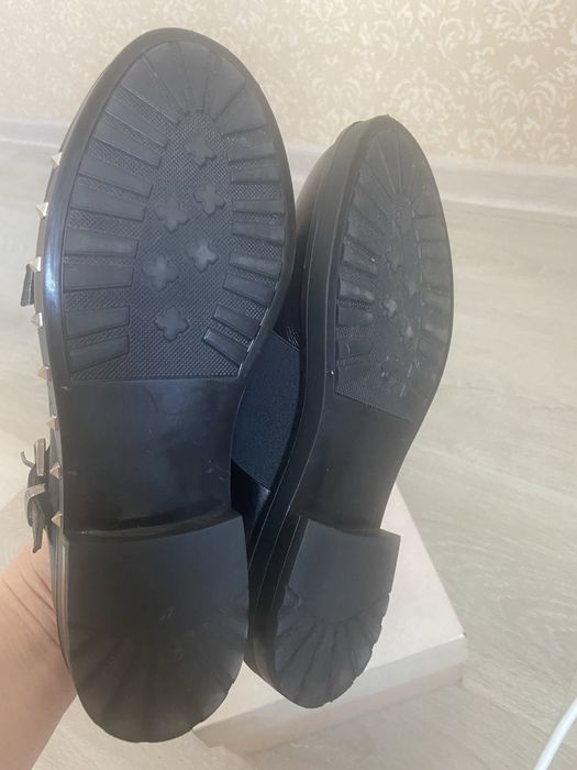 Новые кожаные ботинки 37 р