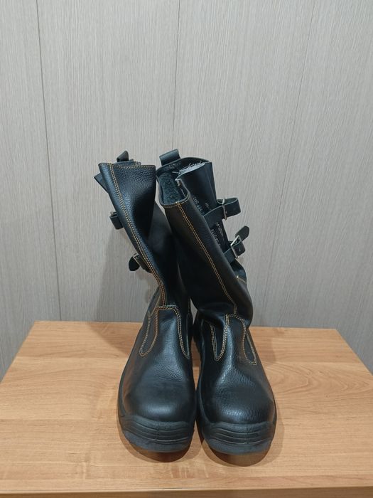 Продам спец обувь