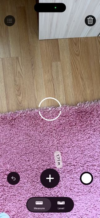 Красив розов килим