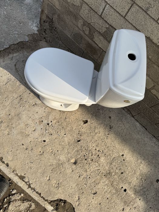 Унитаз-компакт с бачком и крышкой (б/у)