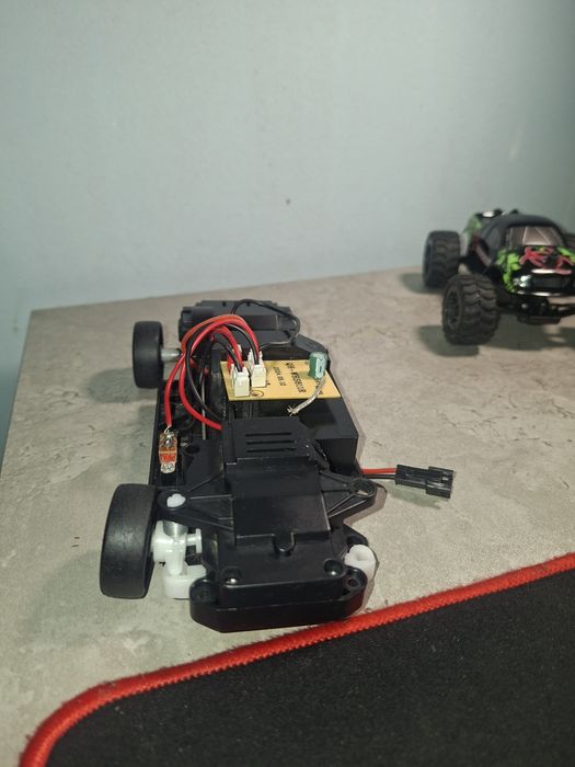 Дистанционно управление, RC дрифт 1:24 мащаб, 2.4Ghz 4WD играчка с осв