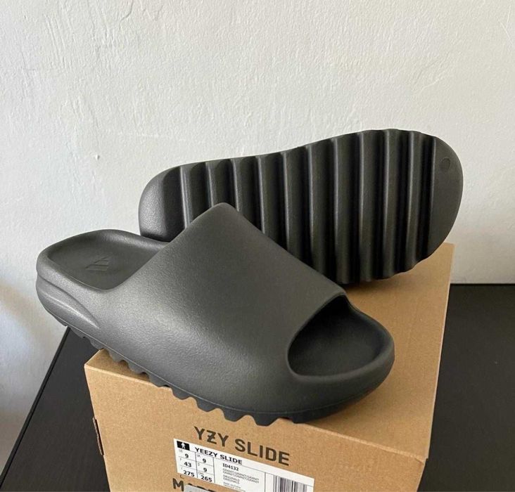 Vand papuci yezzy originali